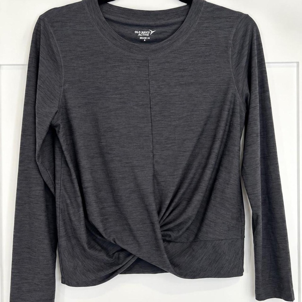 Old Navy Active Twist Front Long Sleeve Top — Size Medium